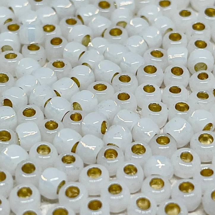 TOHO Perlen Rocaille 6/0 4mm 10 Gramm Milky White