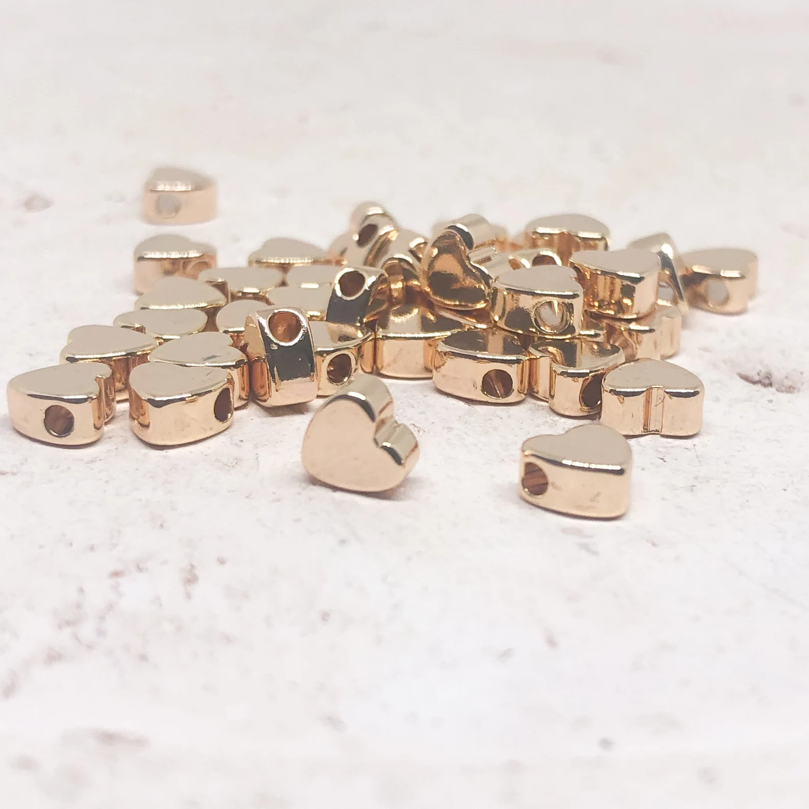 Herzen aus Messing vergoldet 10 St. Spacer Perlen, Herz Charms