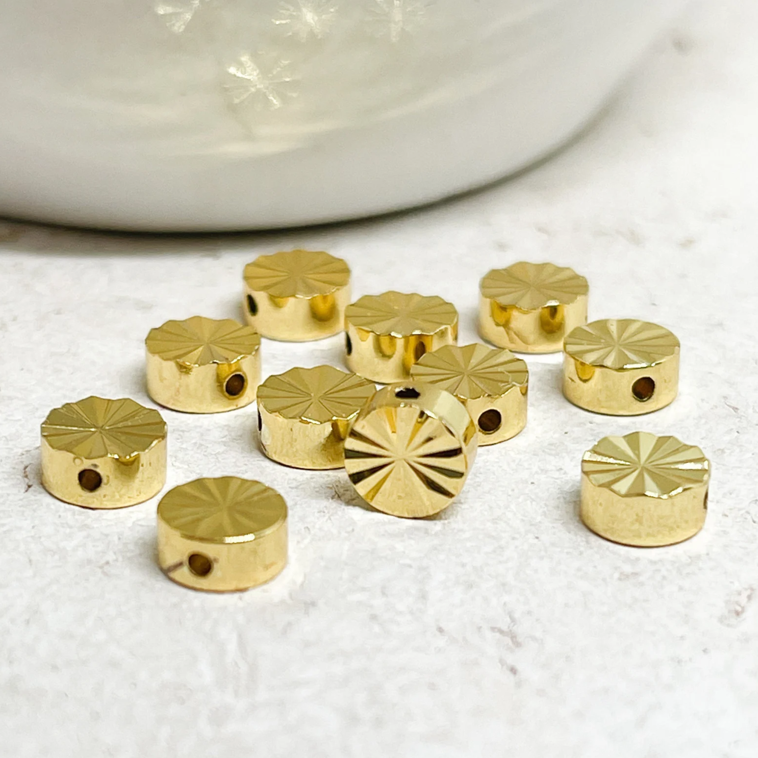 Runde Messing Perlen 24 K vergoldet, 6mm x 2,8mm 5 St.