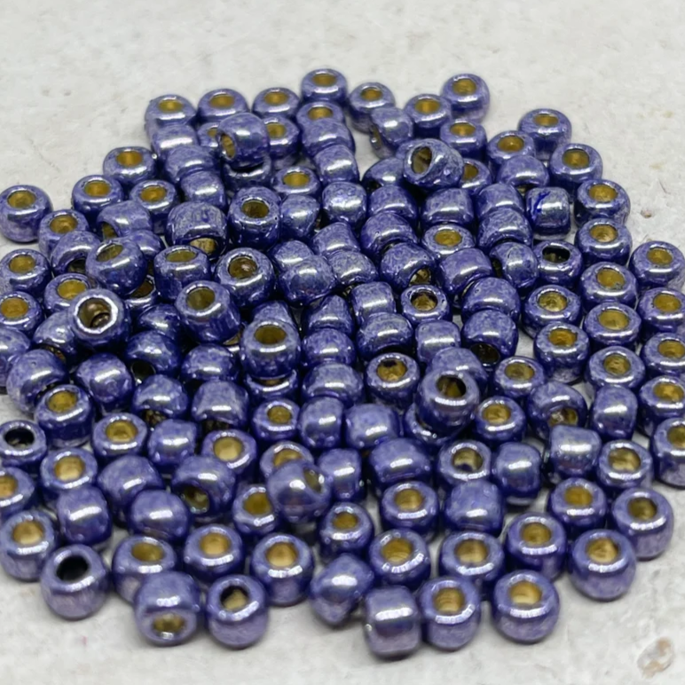 TOHO Perlen Rocaille 6/0 4mm Toho Lila Nr. 567PF