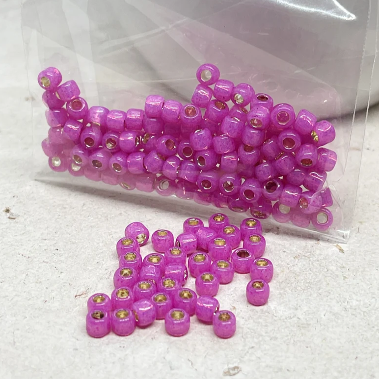 TOHO Perlen Rocaille 6/0 4mm 10g Milky Hot Pink