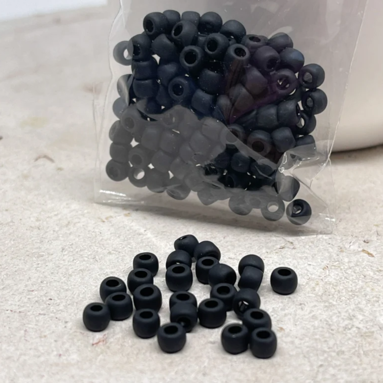 TOHO Perlen Rocaille 10 Gramm Schwarz Matt Opak Nr. 49F