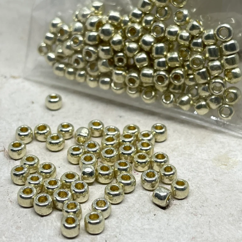 TOHO Perlen Seed Beads 10 Gramm Nr. PF 558