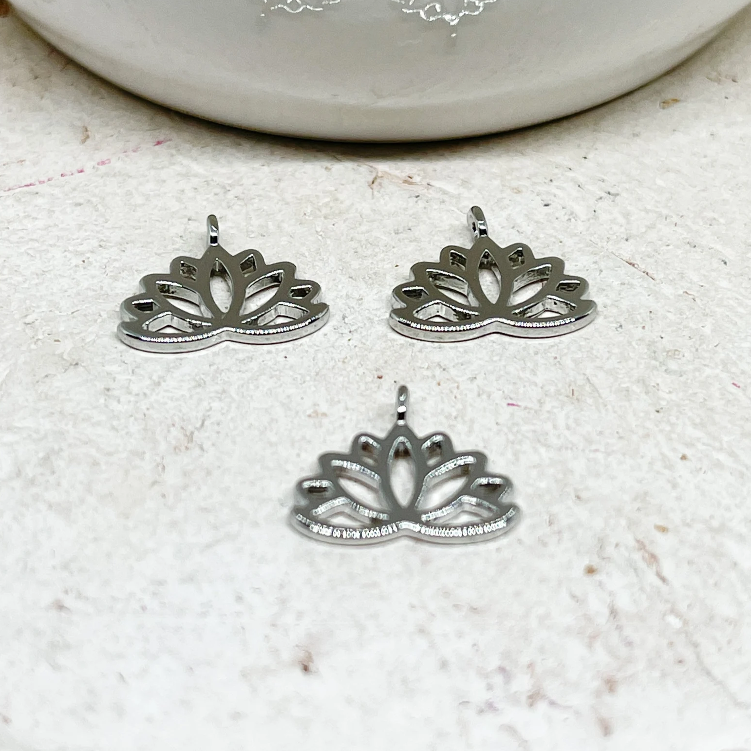 3 St. Lotusblüte Messing Anhänger Lotosblume Messing Charm platinier