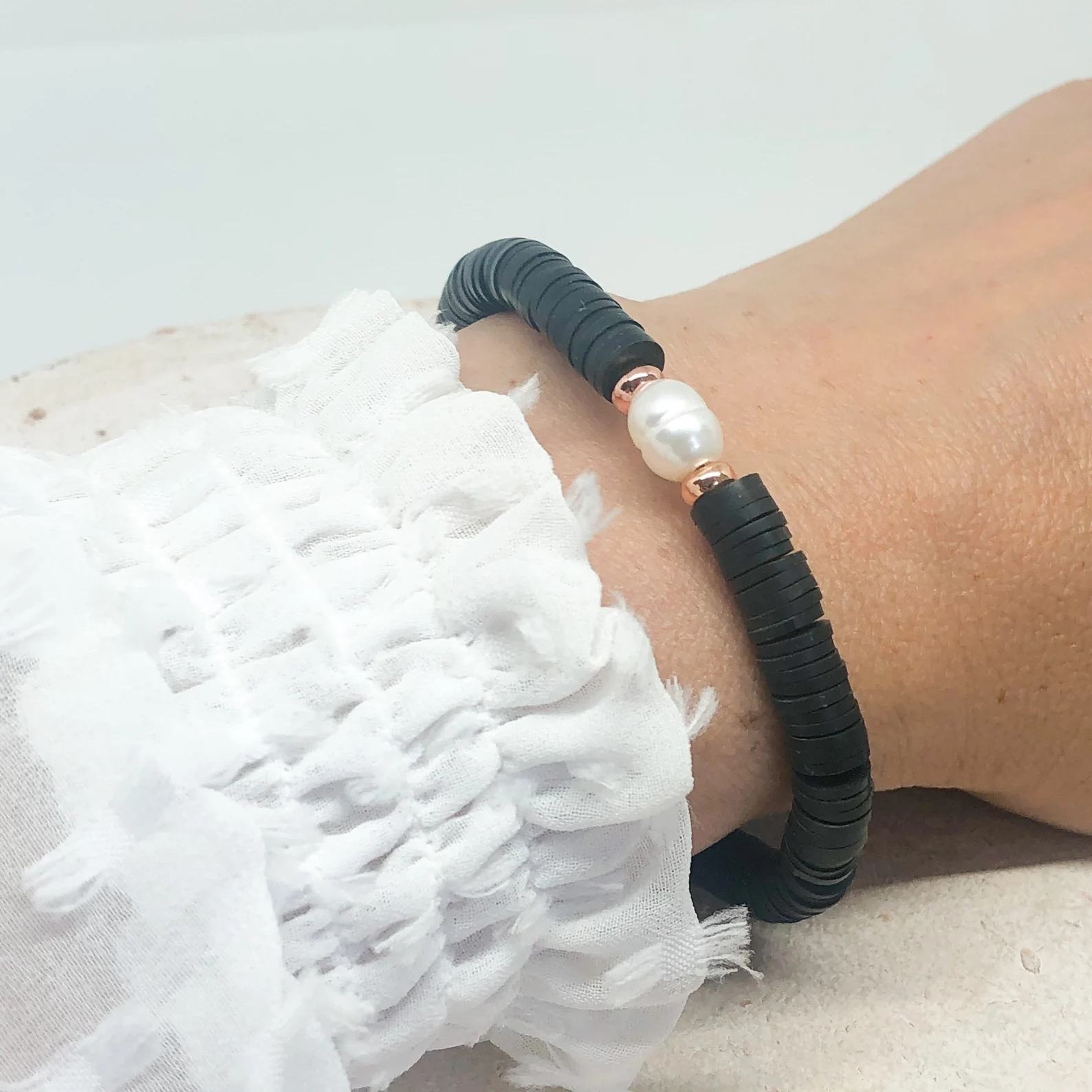 Armband mit Heishi Perlen schwarz