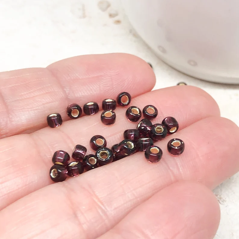 TOHO Perlen Rocaille 6/0 4mm 10 Gramm Lila Nr. 26C