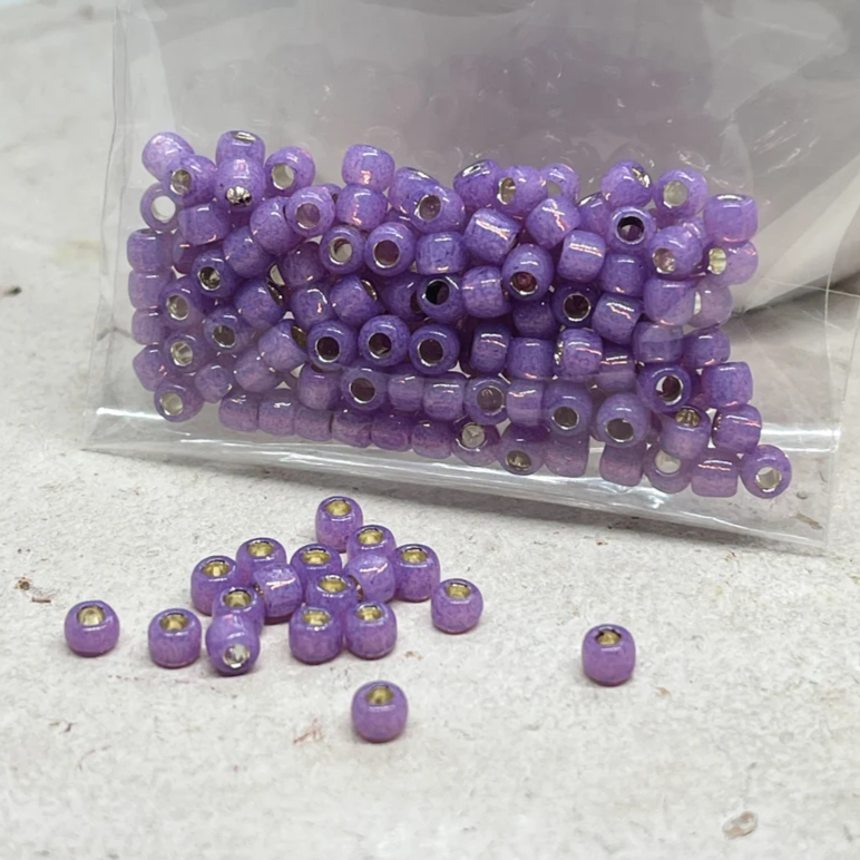 TOHO Perlen Rocaille 4mm 10g Milky Amethyst Nr. 2108