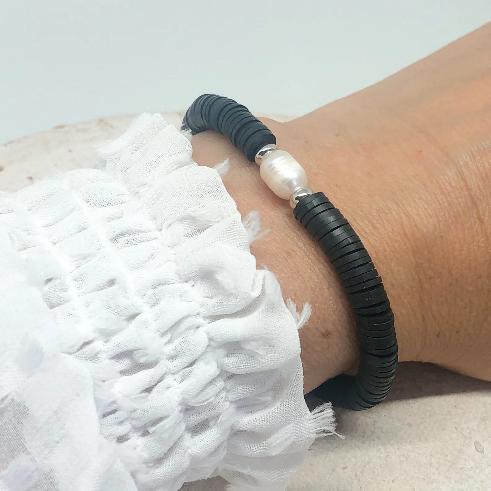 Armband mit Heishi Perlen Schwarz