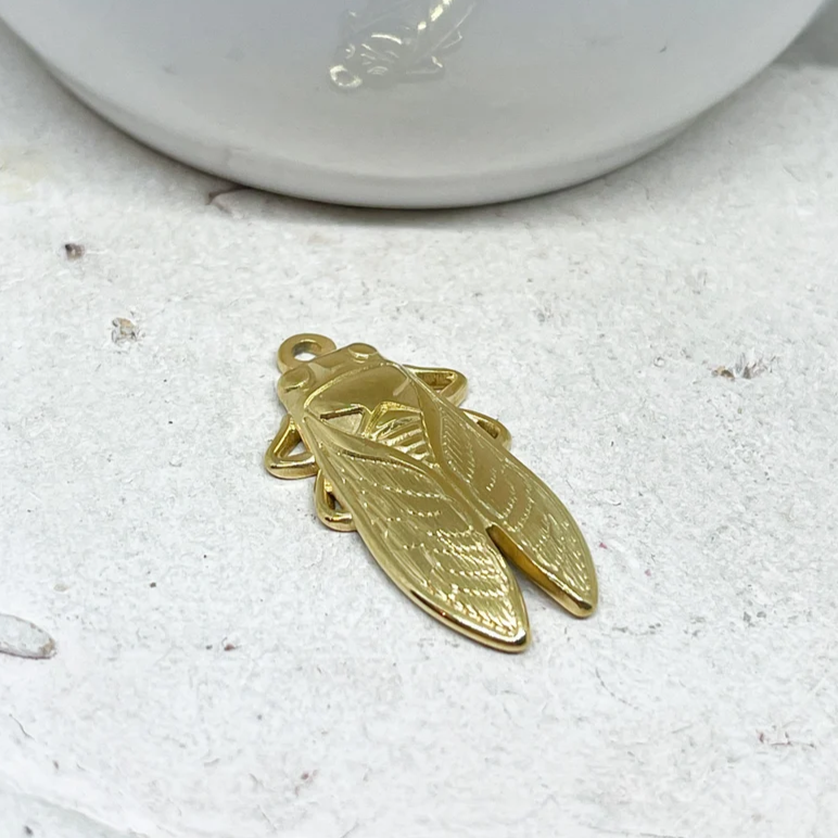 Anhänger Zikade aus 304 Edelstahl mit Ionenbeschichtung (IP)Anhänger Zikade aus 304 Edelstahl mit Ionenbeschichtung (IP)