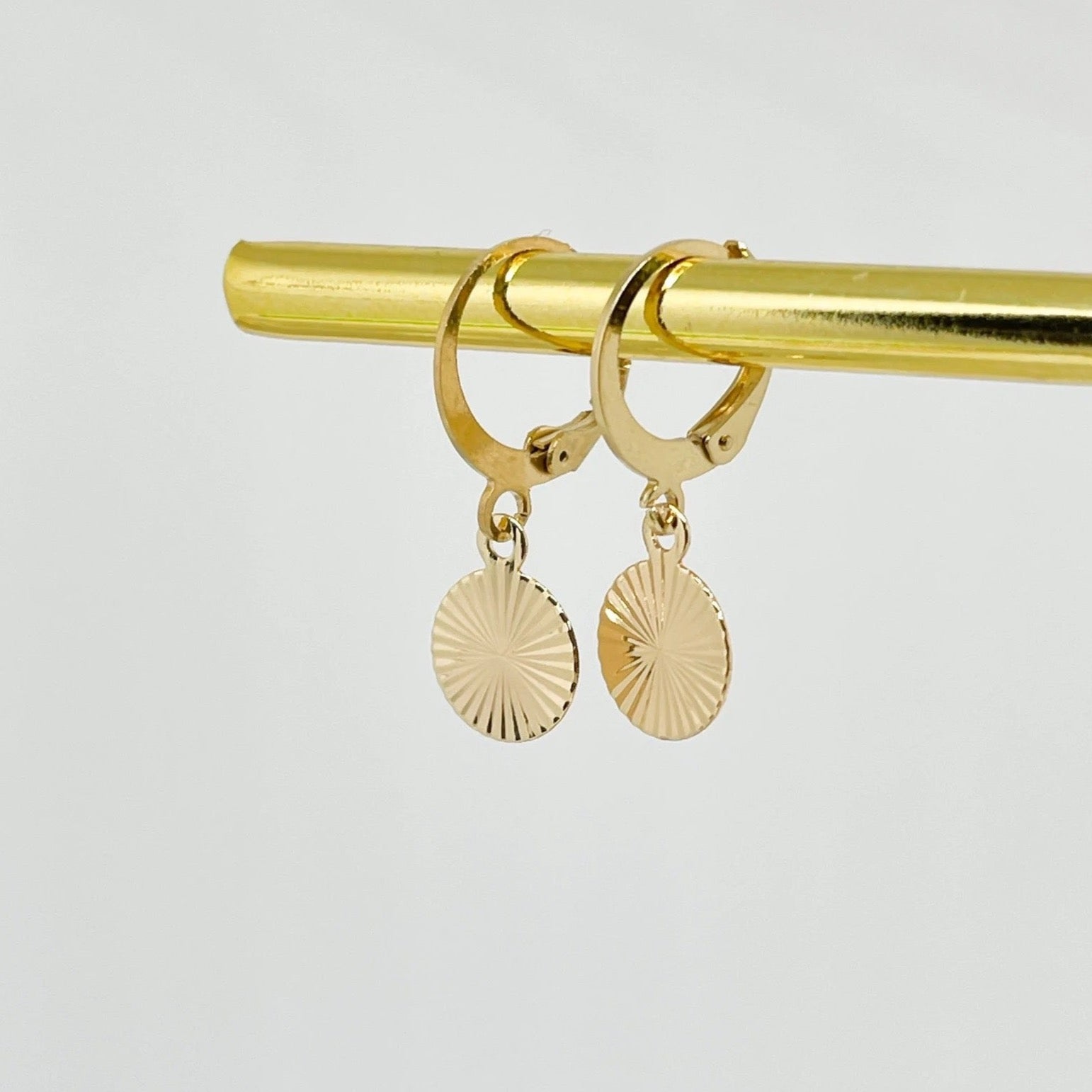 Ohrringe mit Plättchen Goldfarben