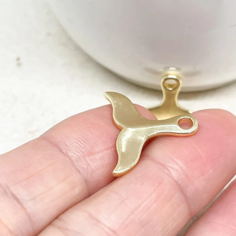 Walflosse Anhänger aus Messing Vergoldet, Charm Walschwanz