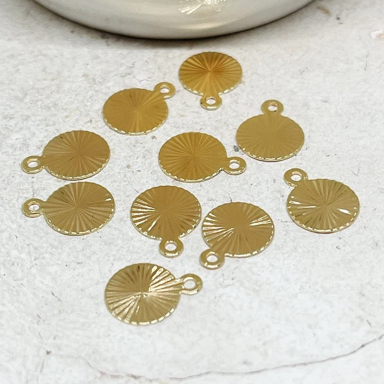 Messing Plättchen Anhänger, 5 St. filigrane vergoldete Plättchen Charm