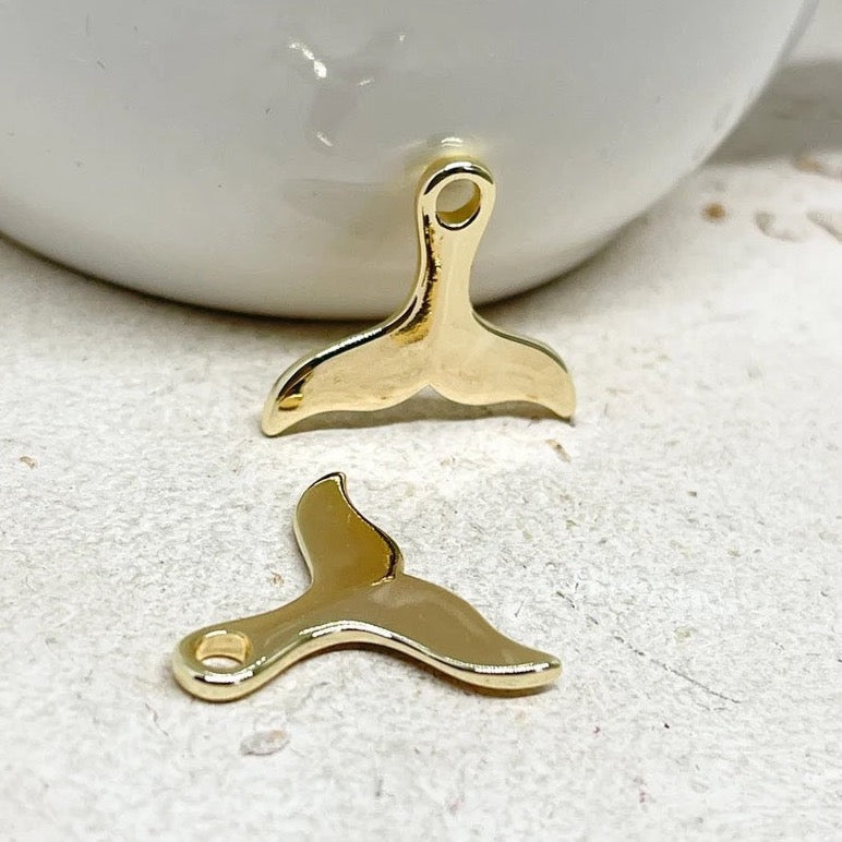 Walflosse Anhänger aus Messing Vergoldet, Charm Walschwanz