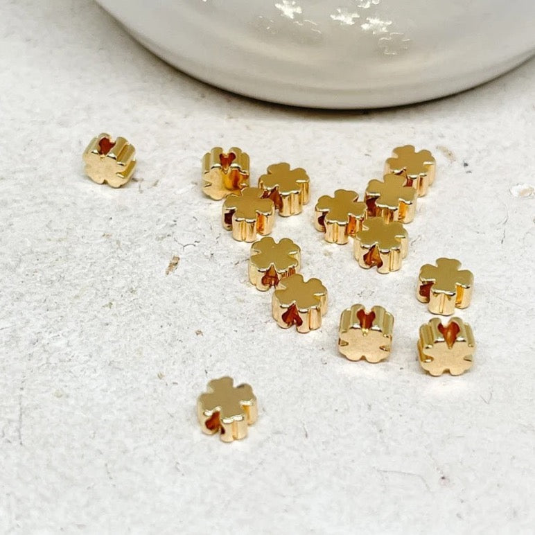 Würfelperlen aus Messing vergoldet 4mm 10 St.