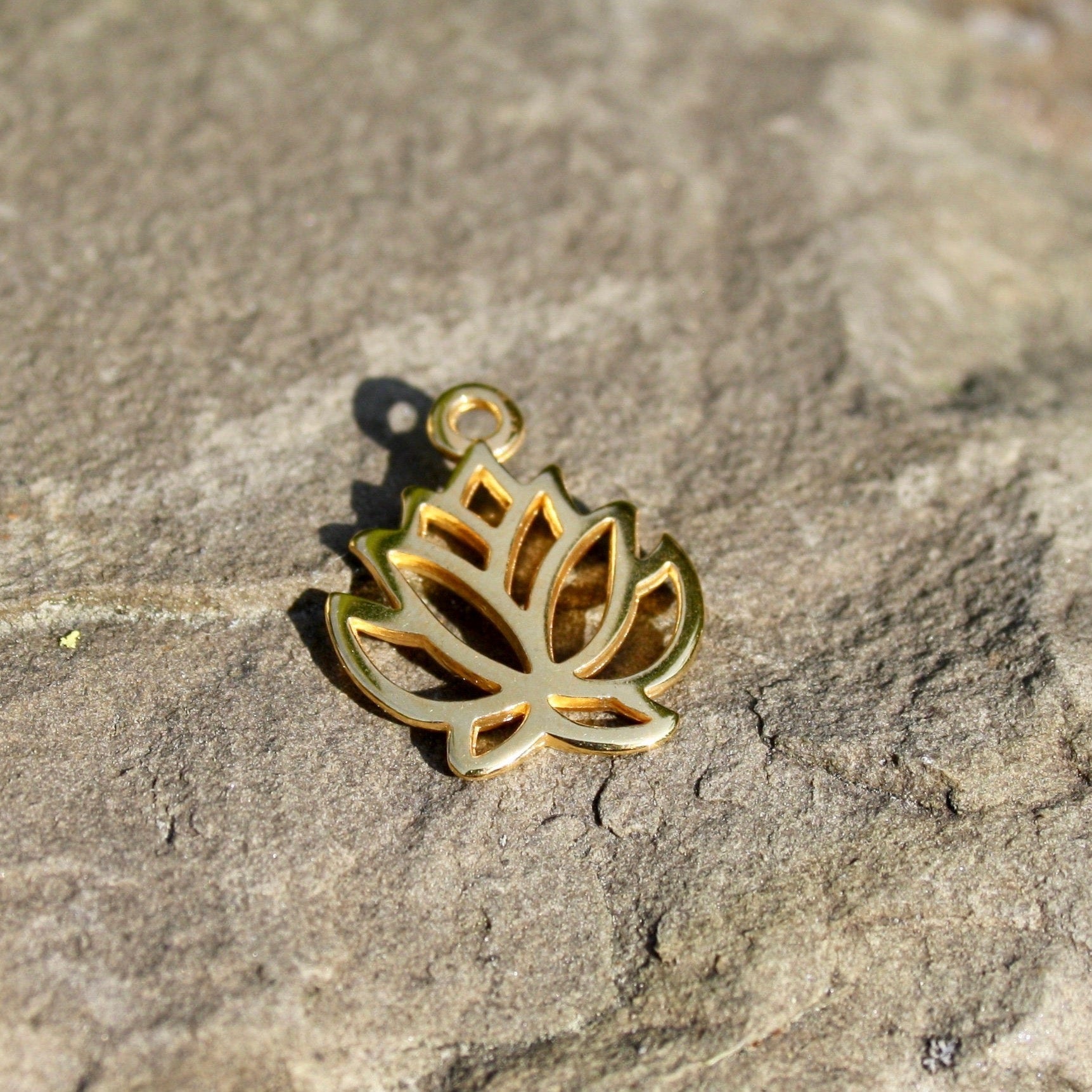 Lotosblume Metallanhäger