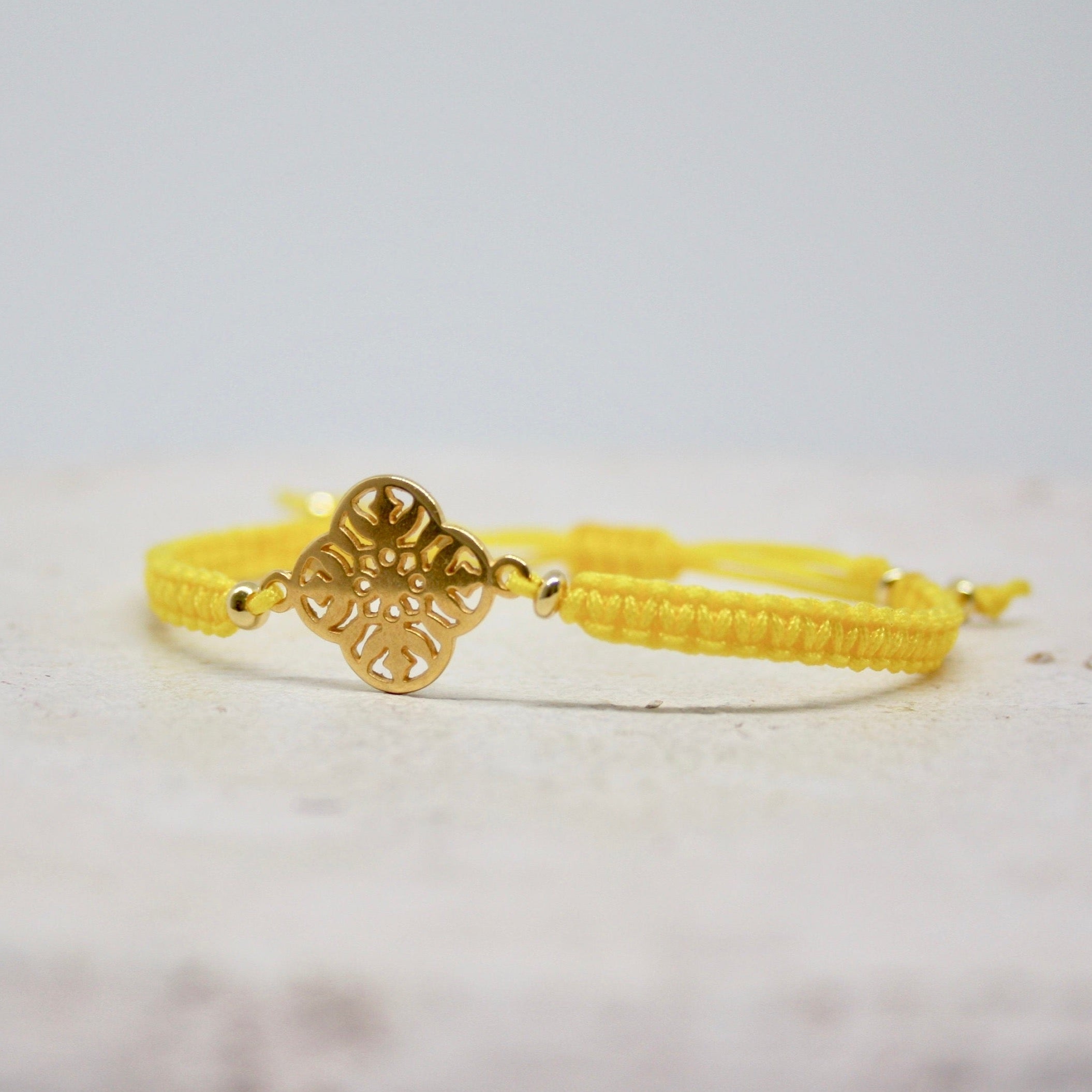 Drei Armbänder Gelb Gold