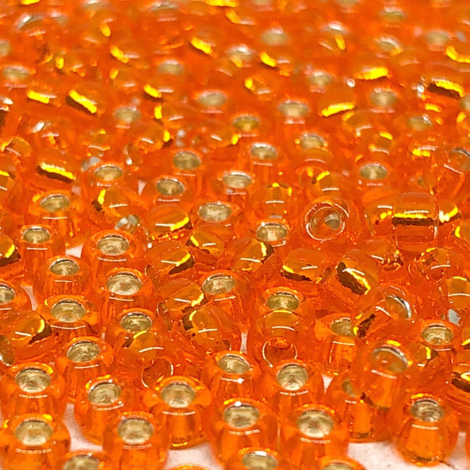 TOHO Perlen Rocaille Orange 10g, Silver Lined Hyacinth Nr. 30B