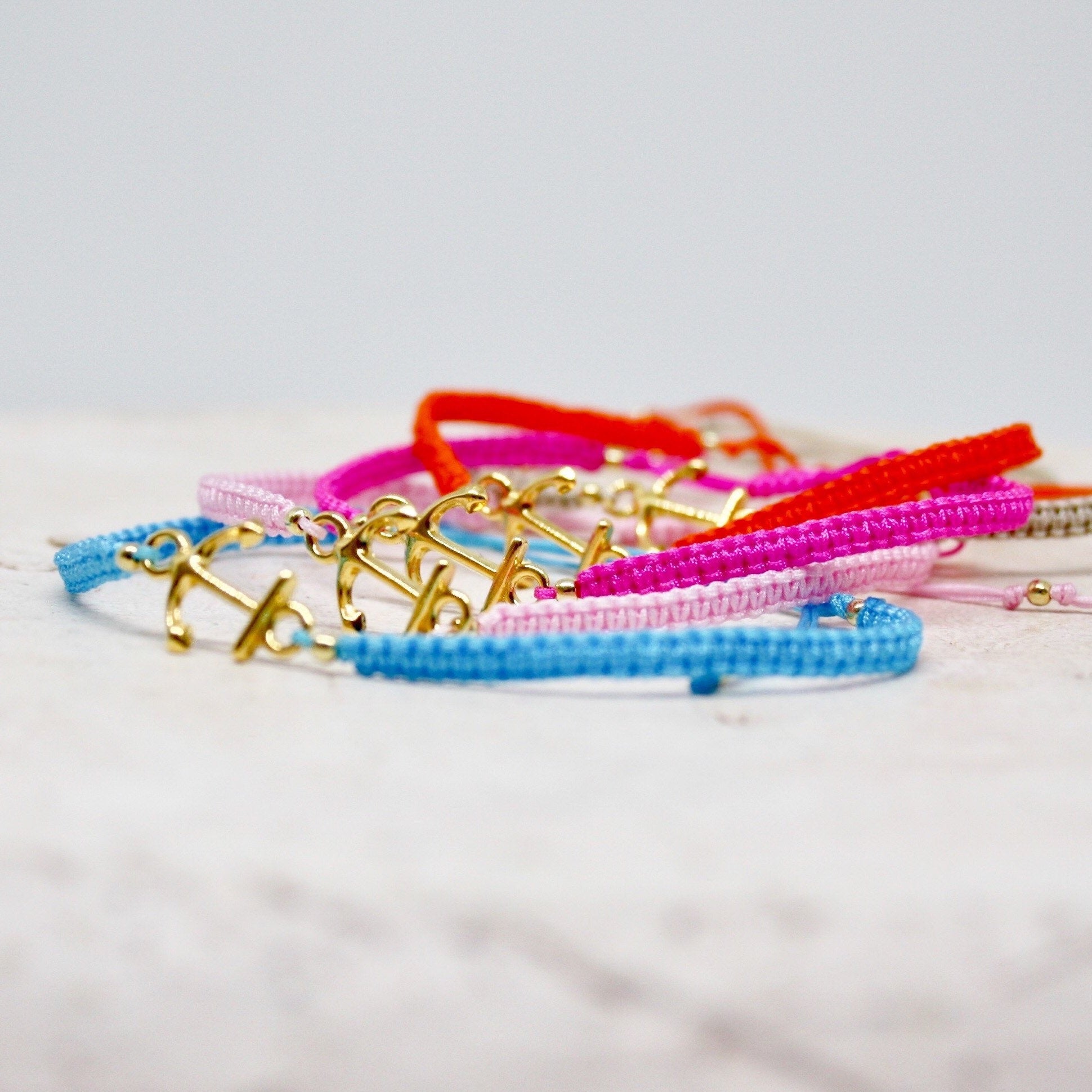 Geflochtenes Armband mit AnkerGeflochtenes Armband mit Anker