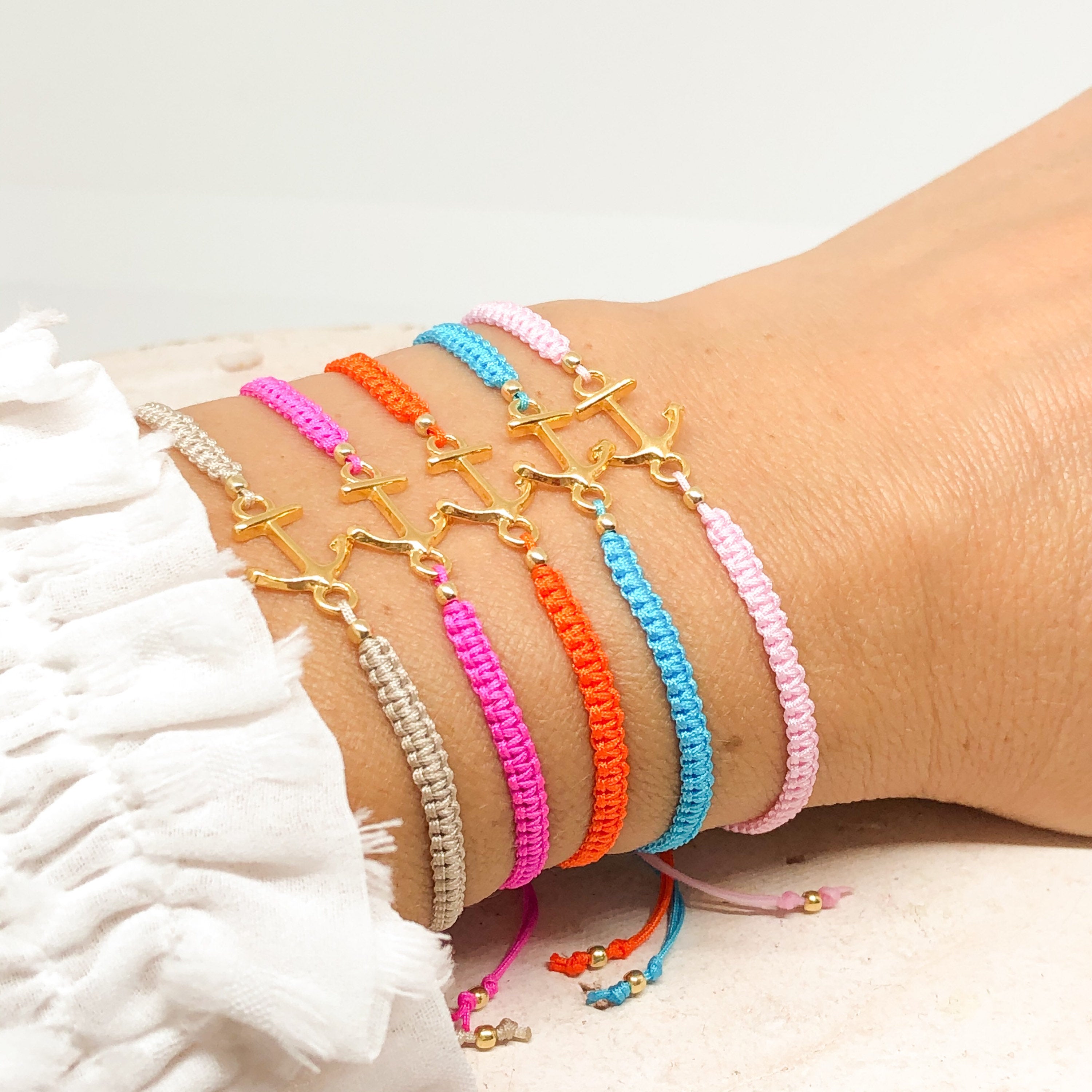 Geflochtenes Armband mit Anker