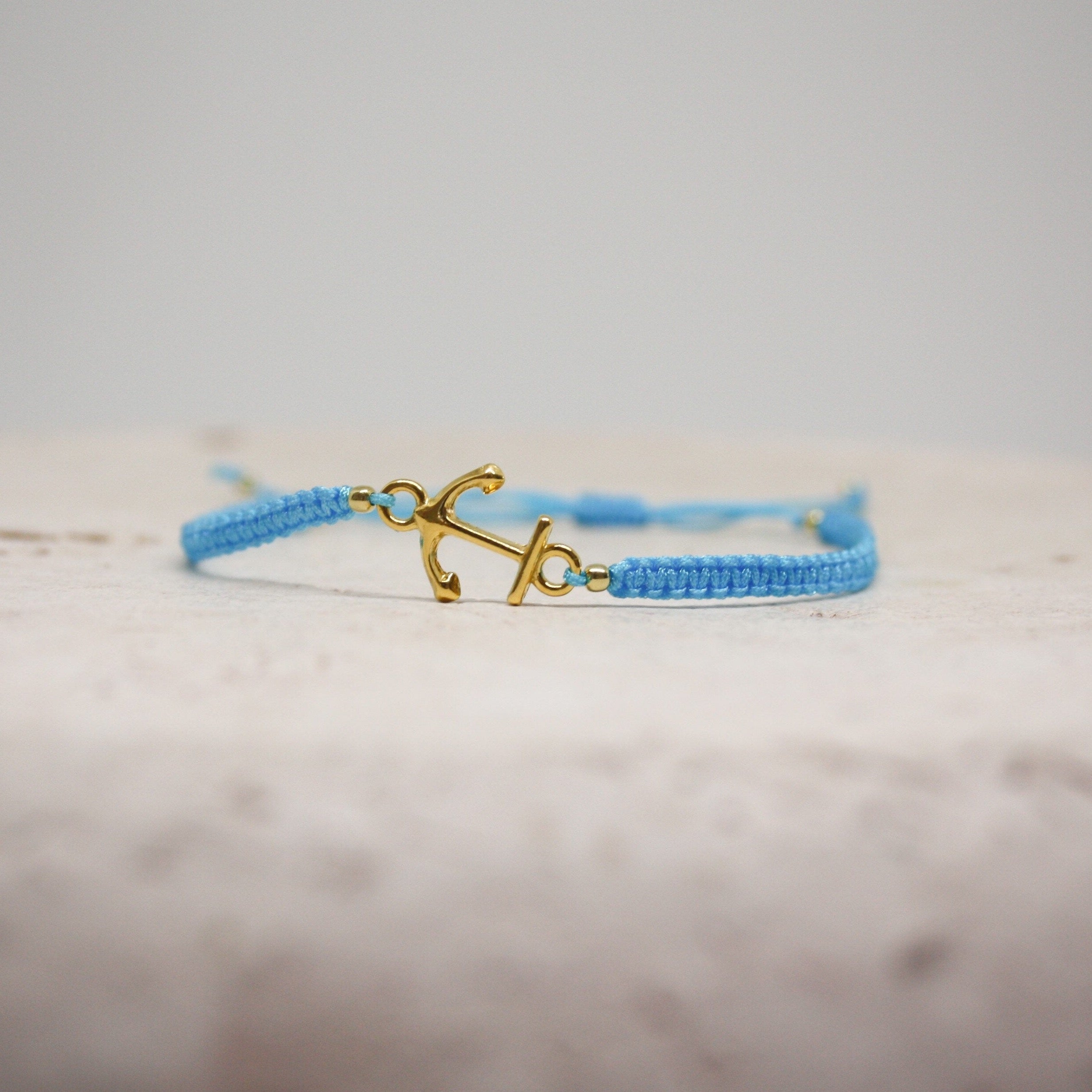 Geflochtenes Armband mit Anker