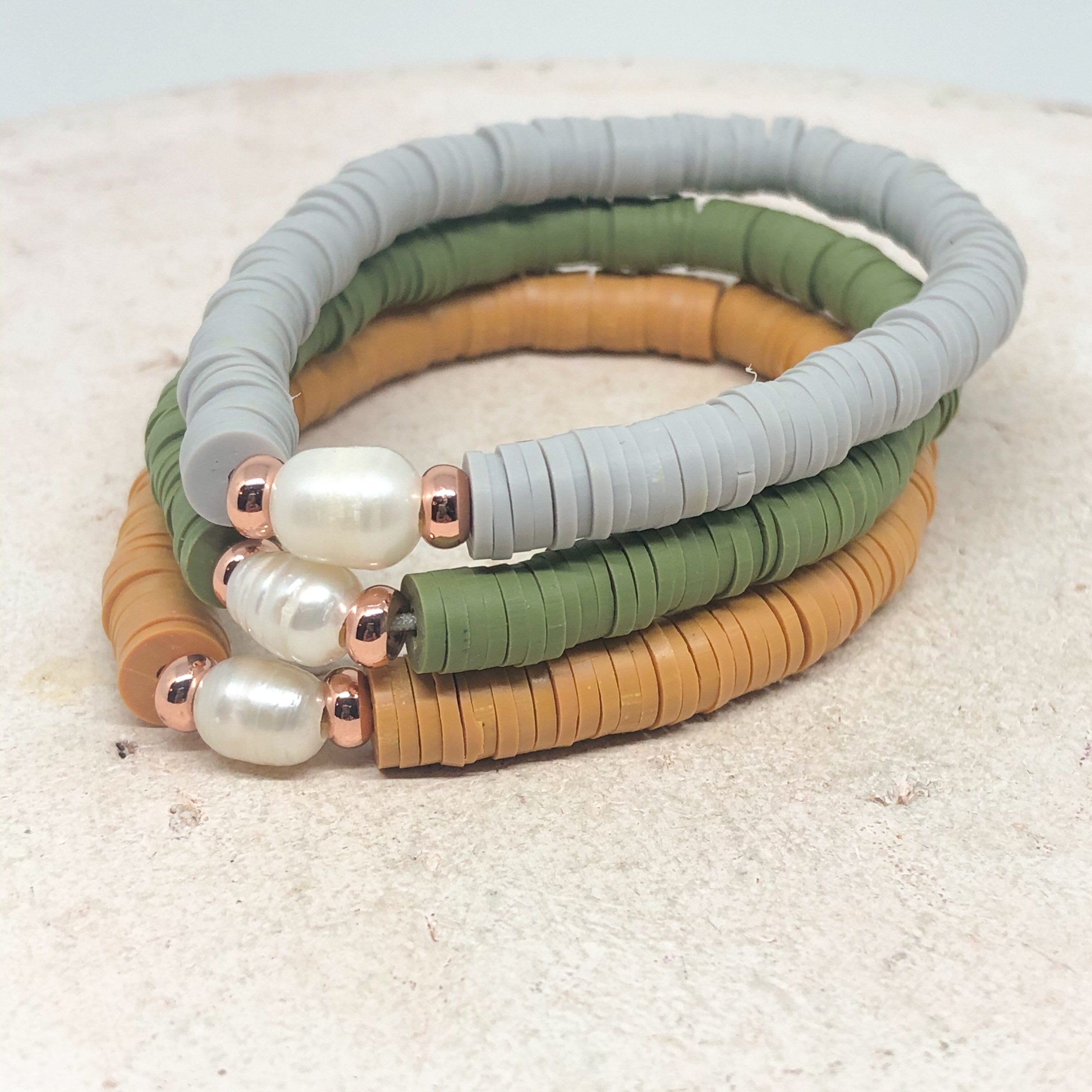 3 Armbänd mit Heishi Perlen