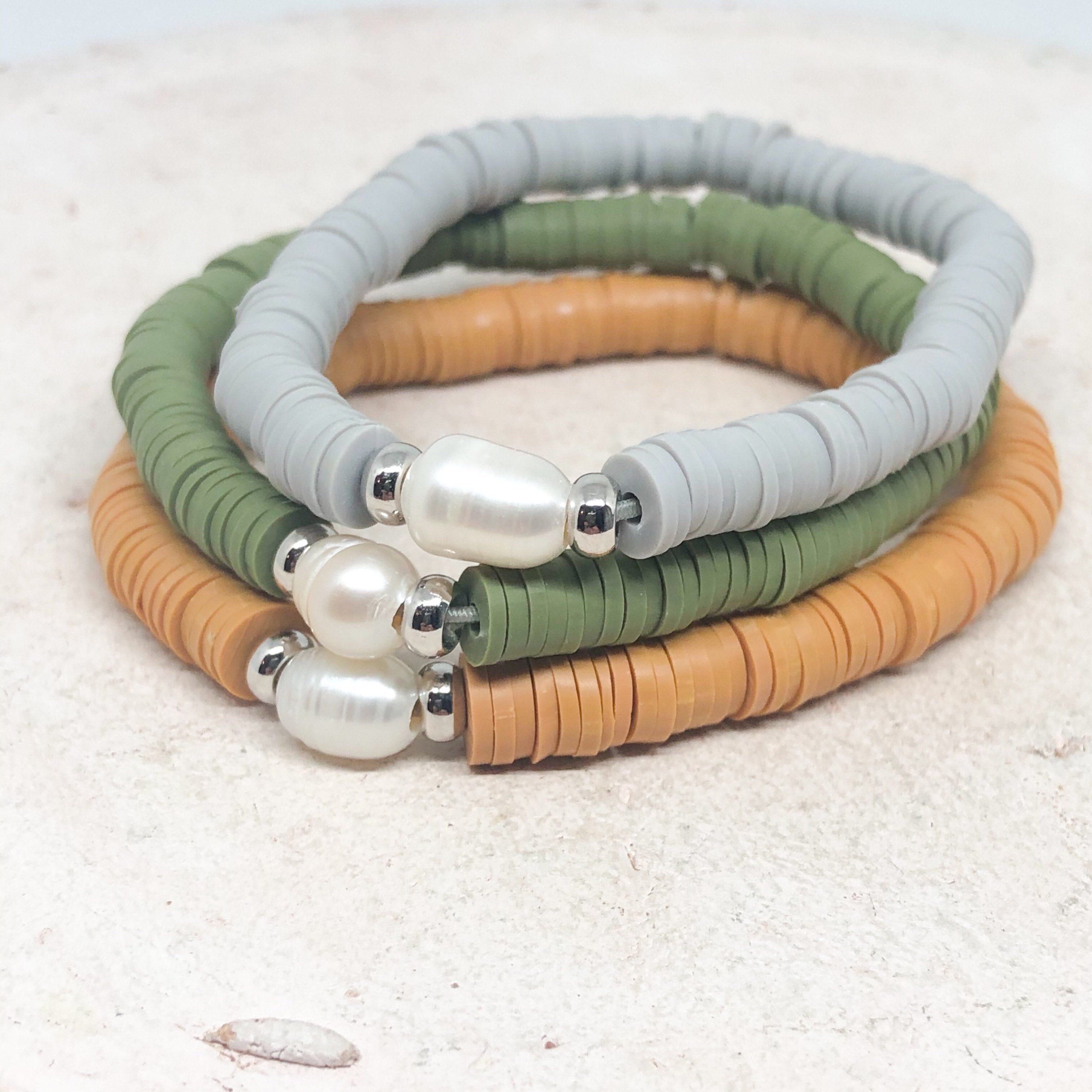 3 Armbänd mit Heishi Perlen