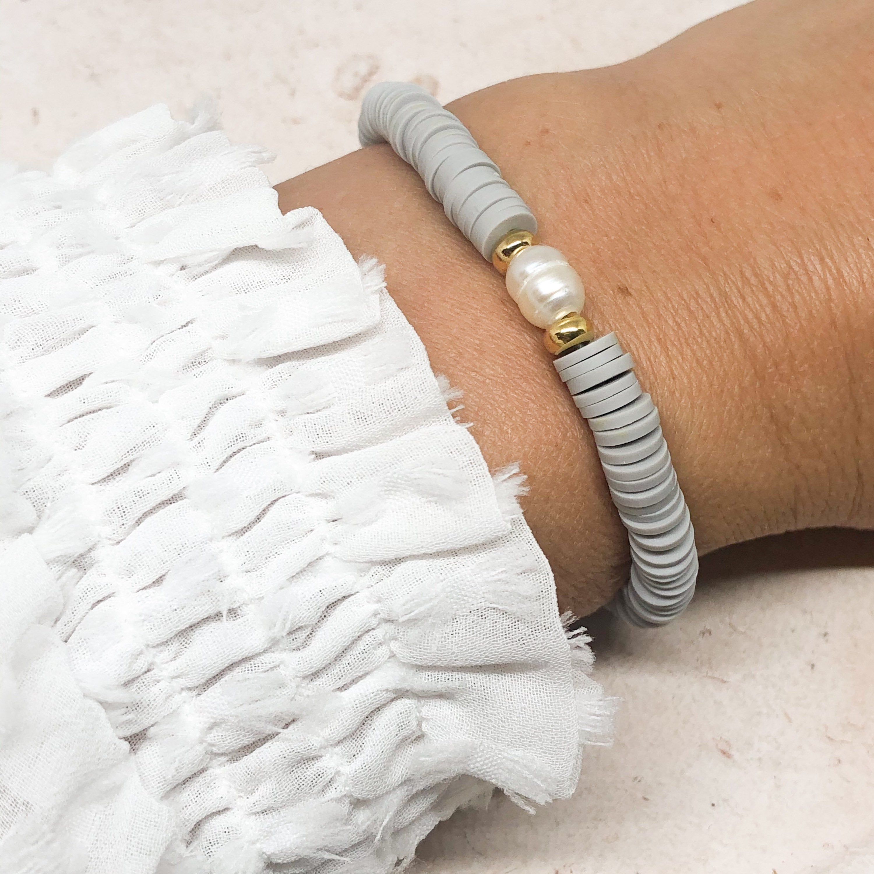 Armband mit Heishi Perlen grau