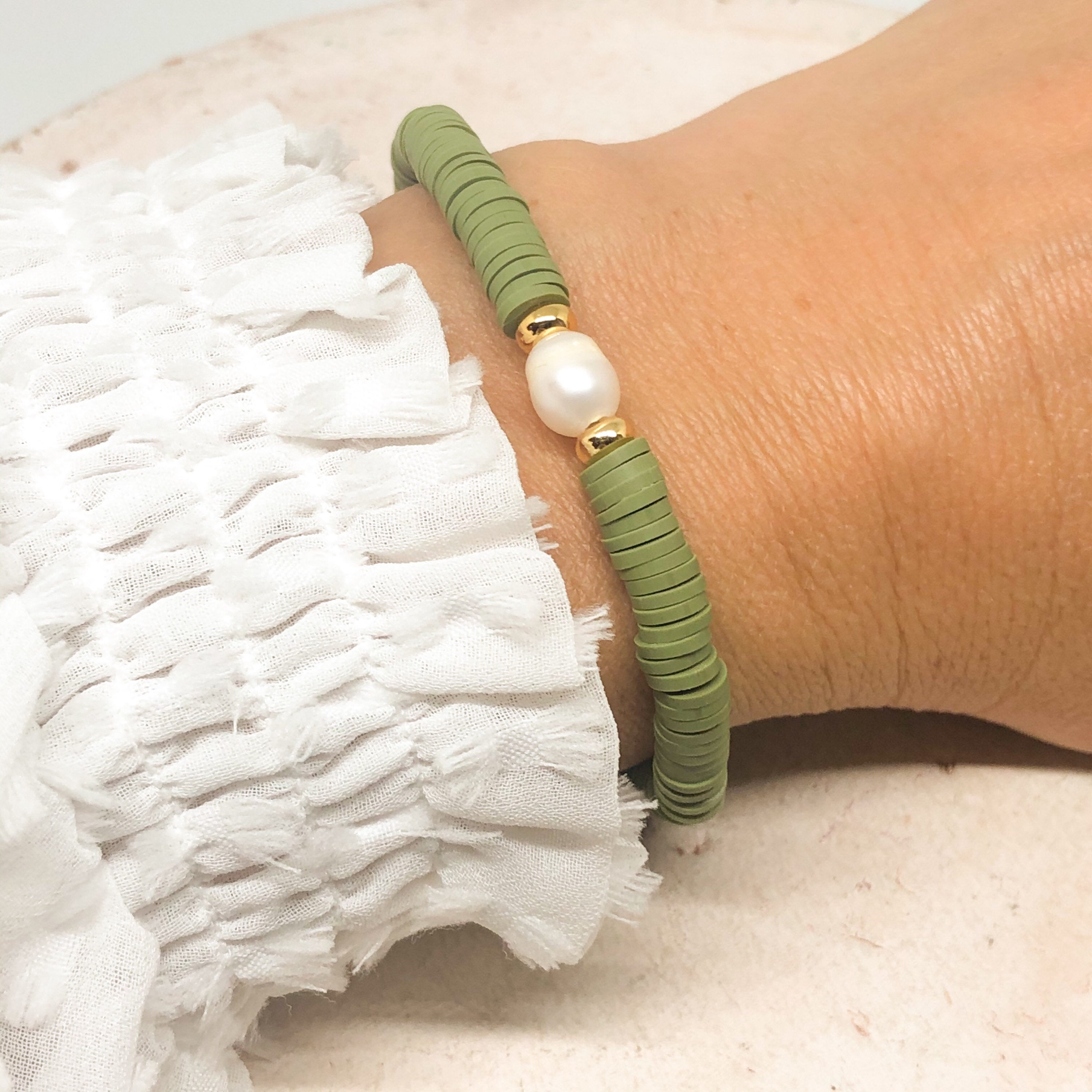 Armband mit Heishi Perlen Olivgrün