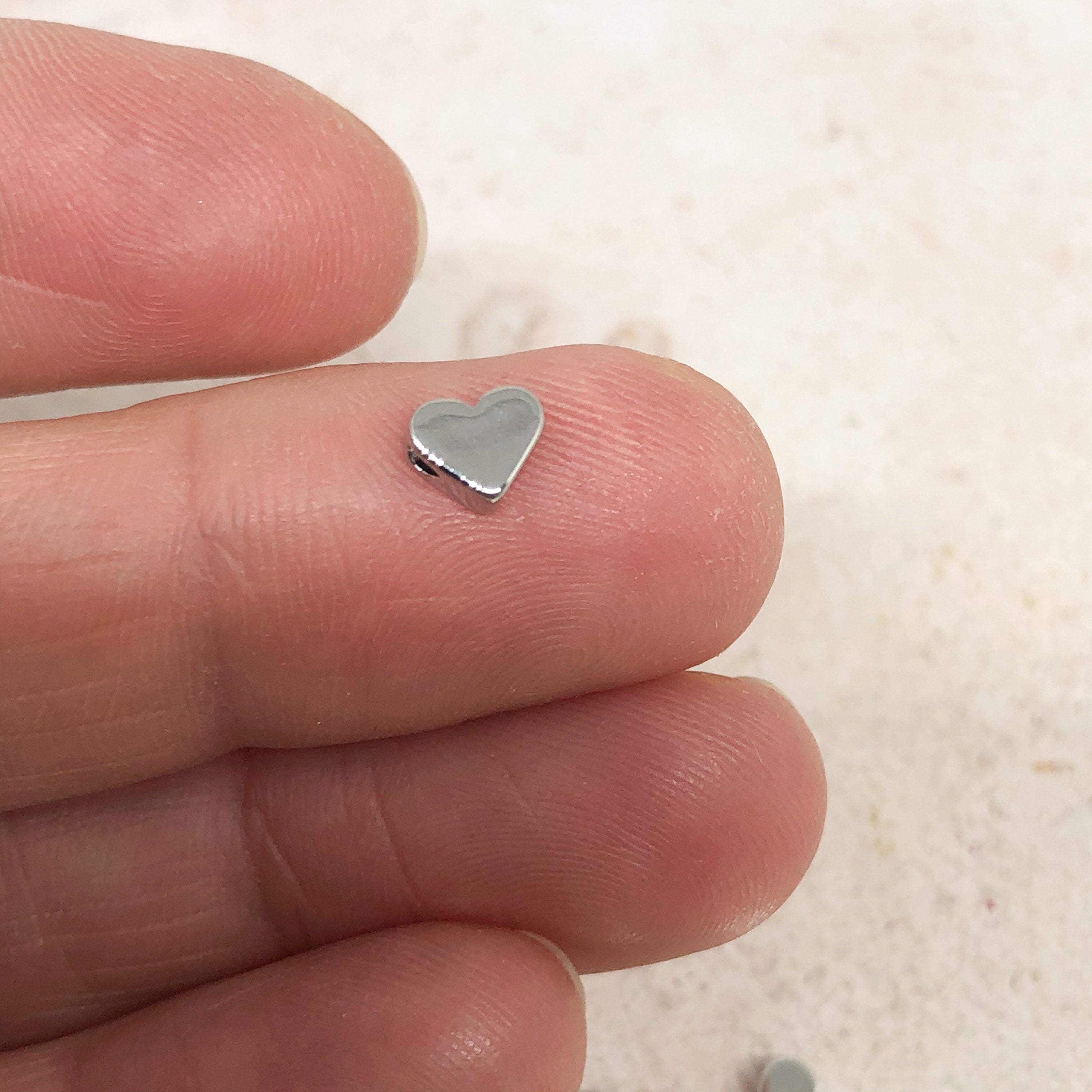 5 St. Metallherzen aus Messing platiert, Spacer Perle Herz