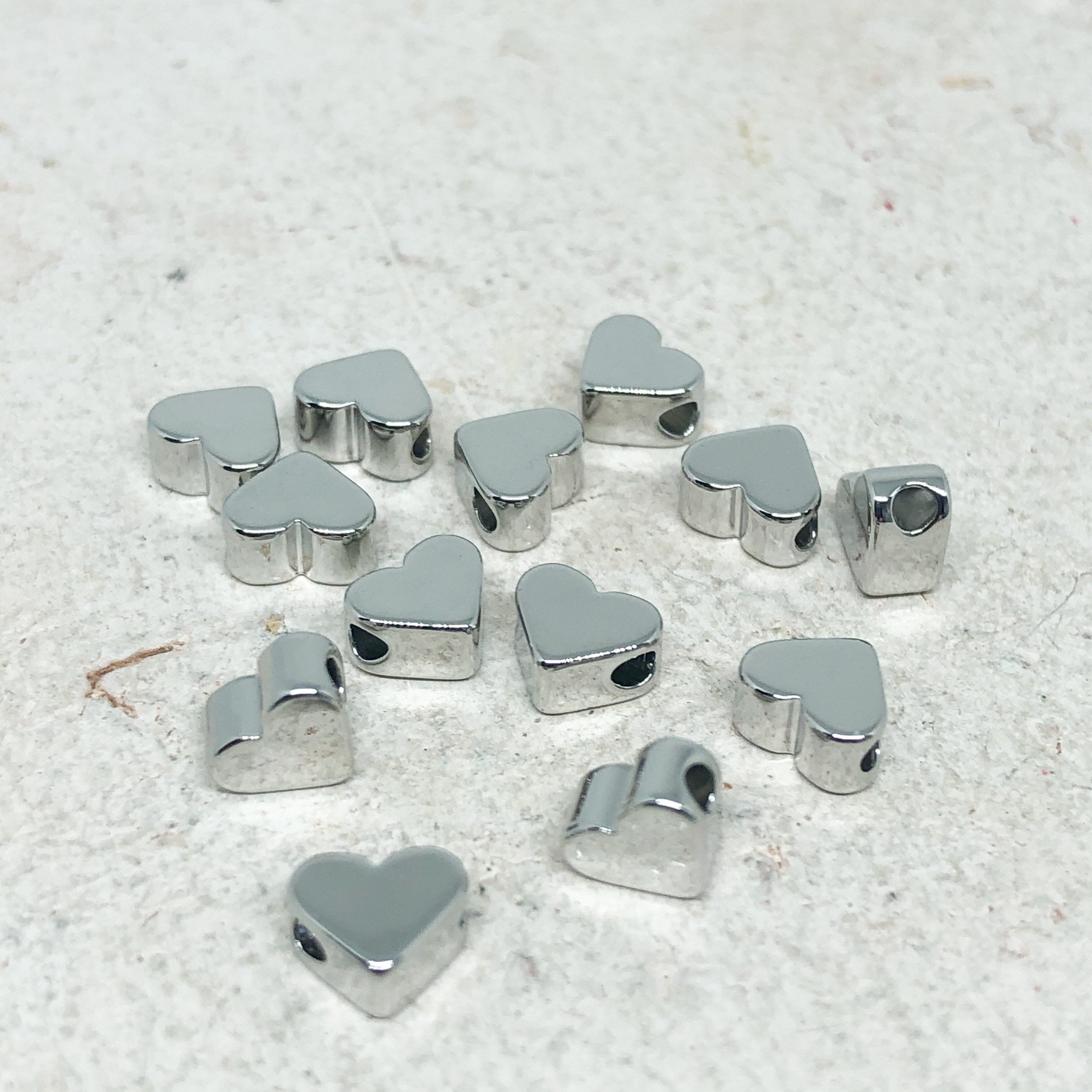 5 St. Metallherzen aus Messing platiert, Spacer Perle Herz