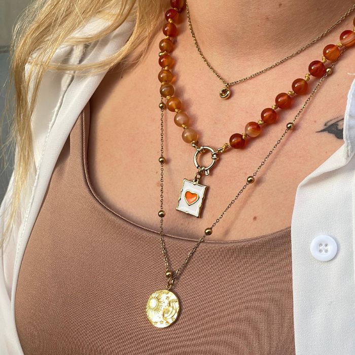 Schmuck im Saisonwechsel: Farben neu kombinieren statt alles auszutauschen