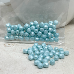 100 St. Böhmische Glasschliffperlen 4mm - Powdery Turquoise