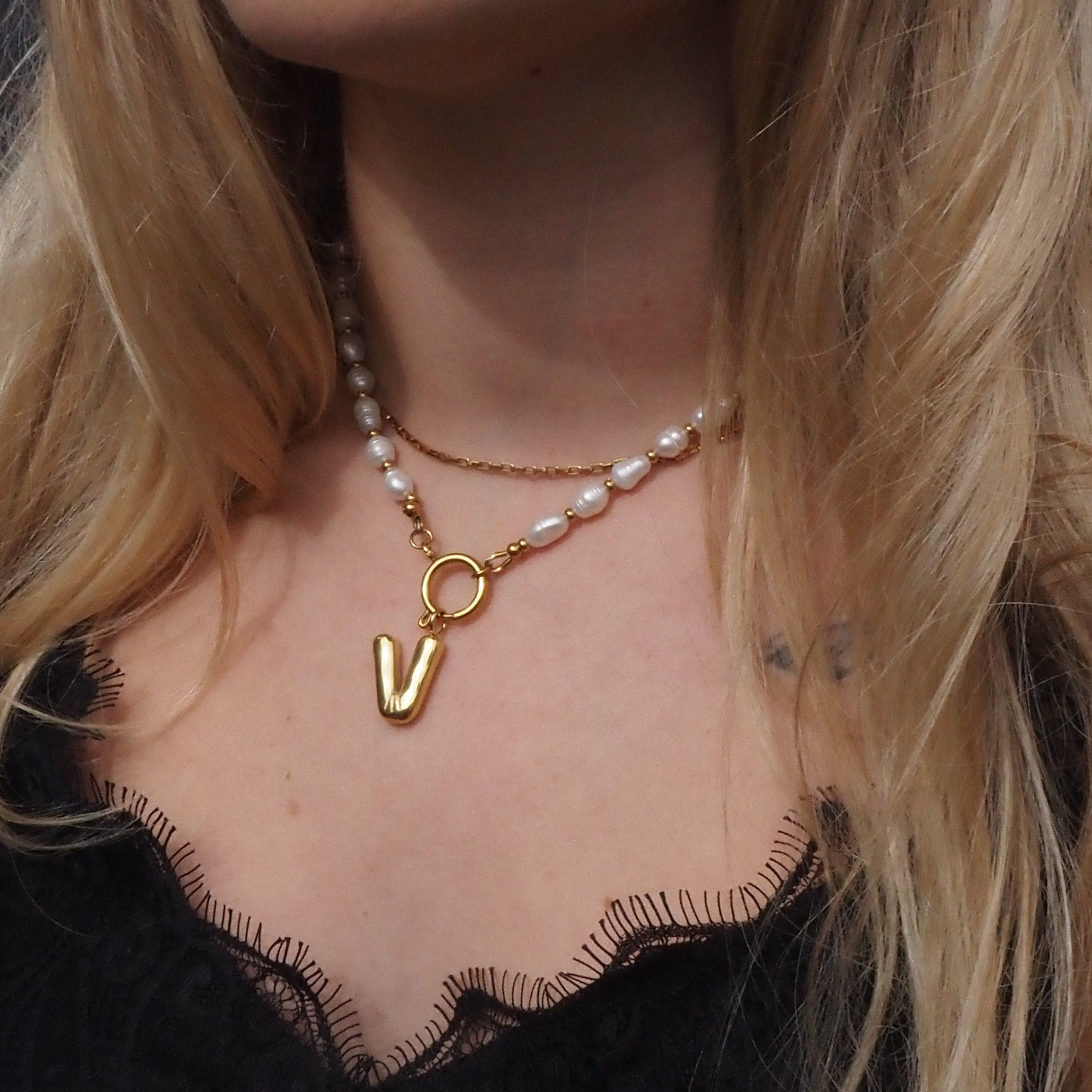 Kette aus Edelstahl mit Initialen Perlen