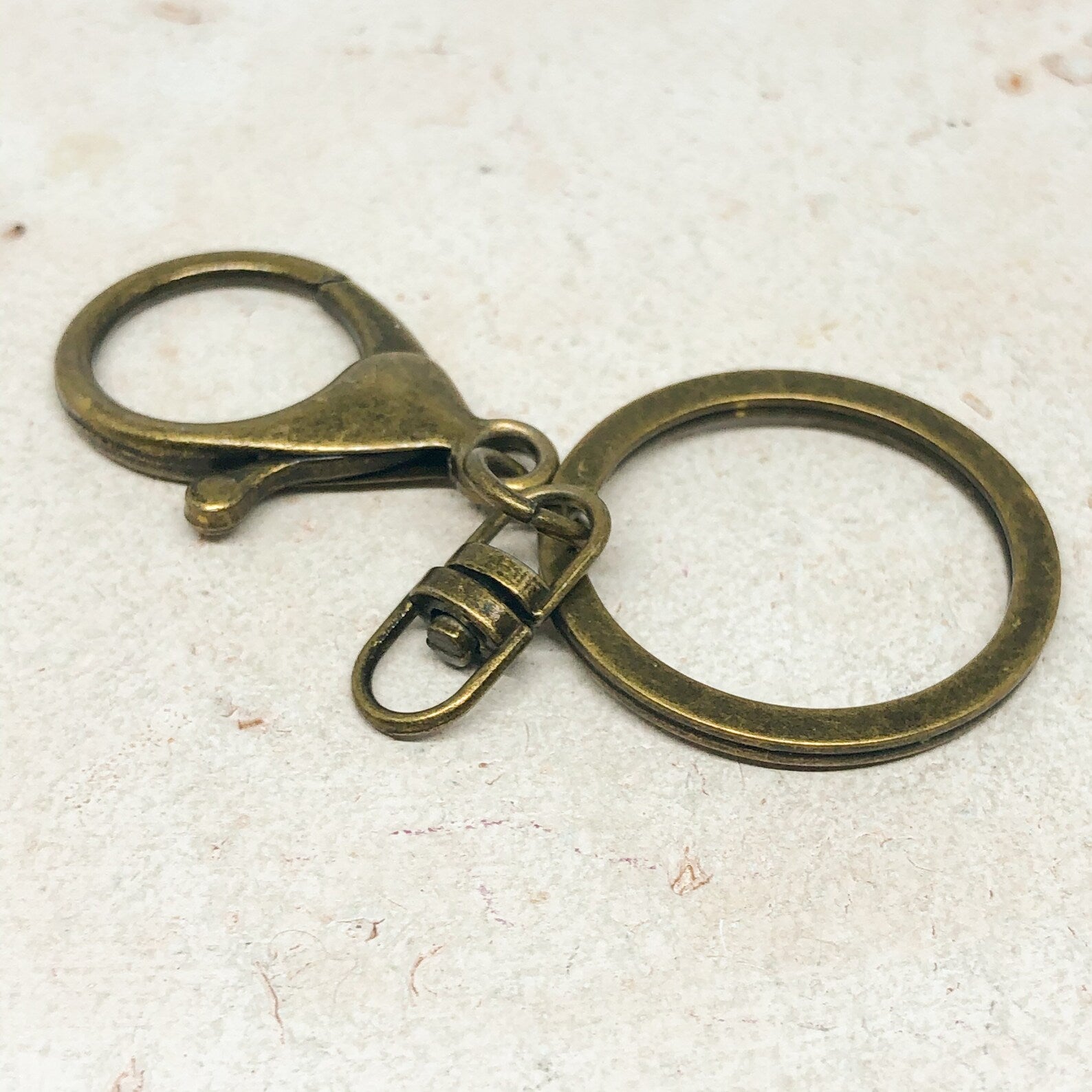 Schlüsselanhänger mit Karabinerverschluss Bronze