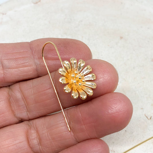 Ohrhaken mit Blume aus vergoldetem Messing 4St.