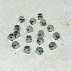 Würfelperlen aus Edelstahl 3mm 10 St.