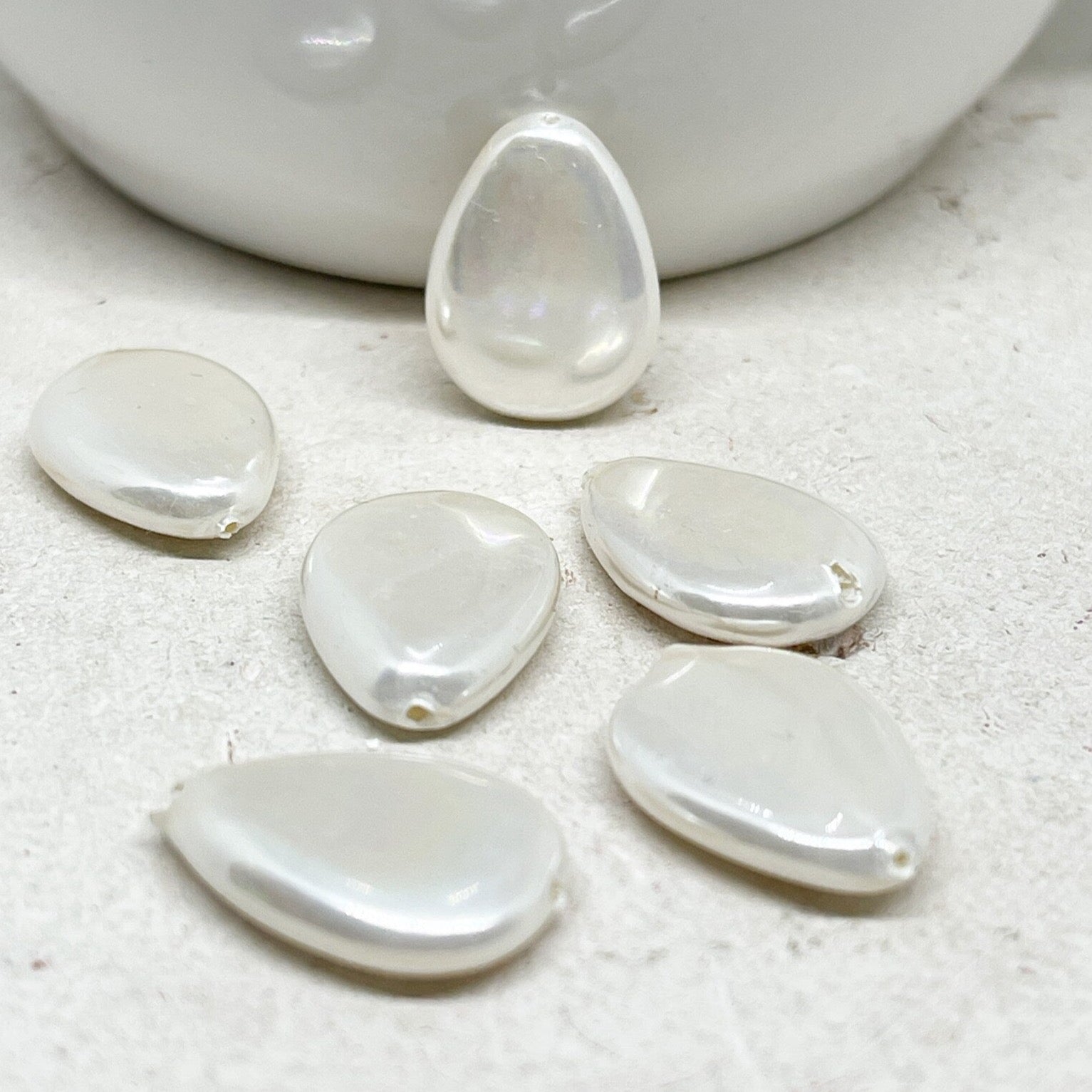 Glastropfen mit Perlmuttüberzug