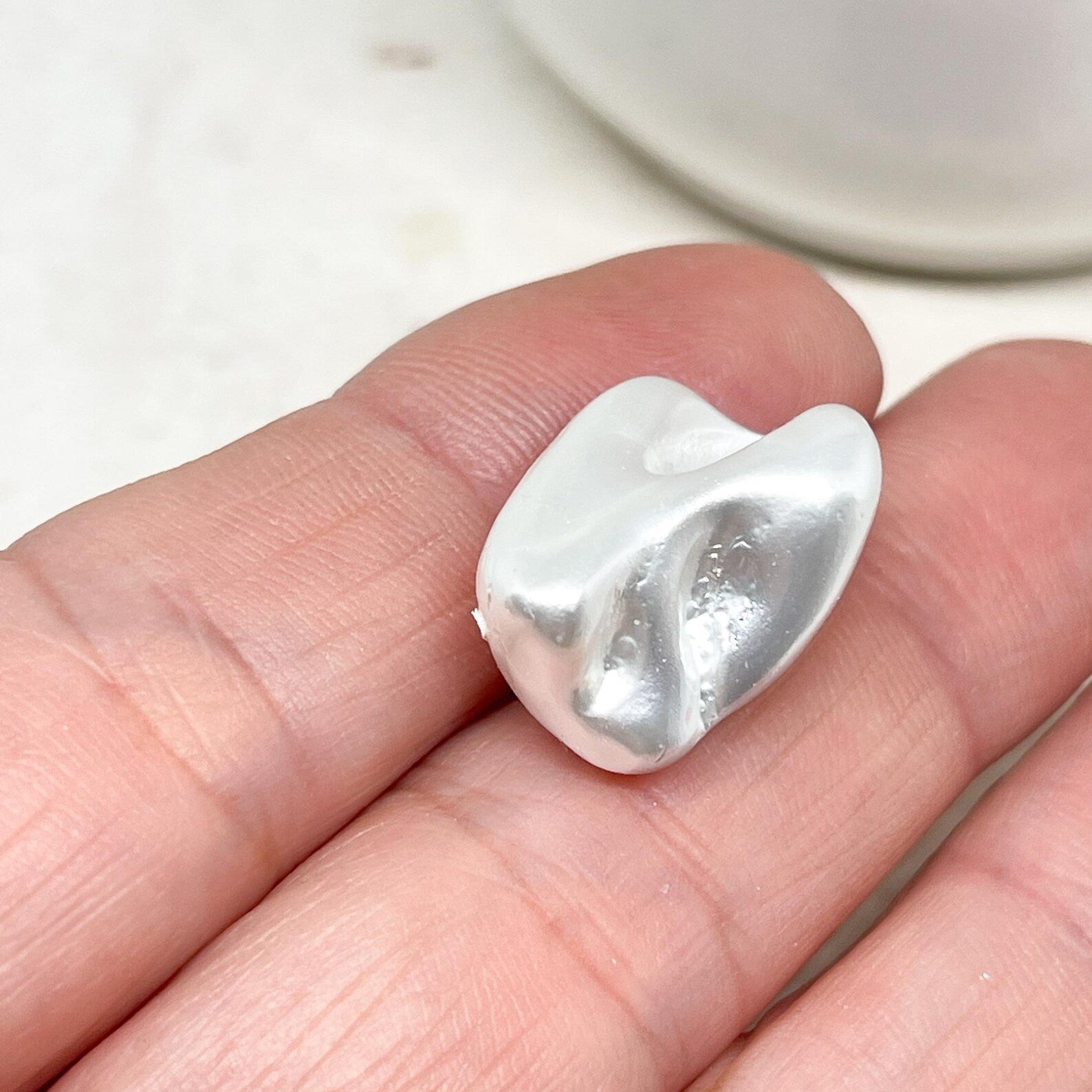 Muschelkern Nuggets Perlen zum Schmuck gestallten.
