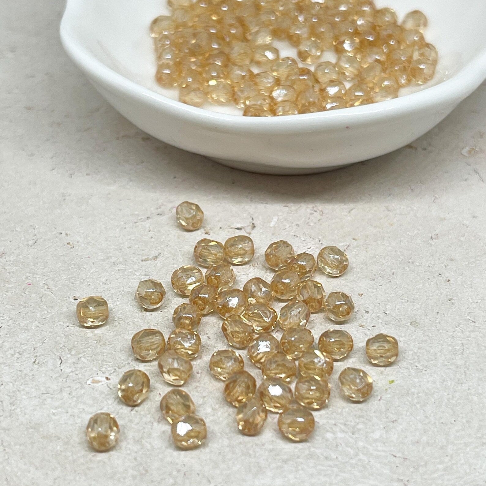 Böhmische Glasschliffperlen 4mm 100 St. Champagne Beige