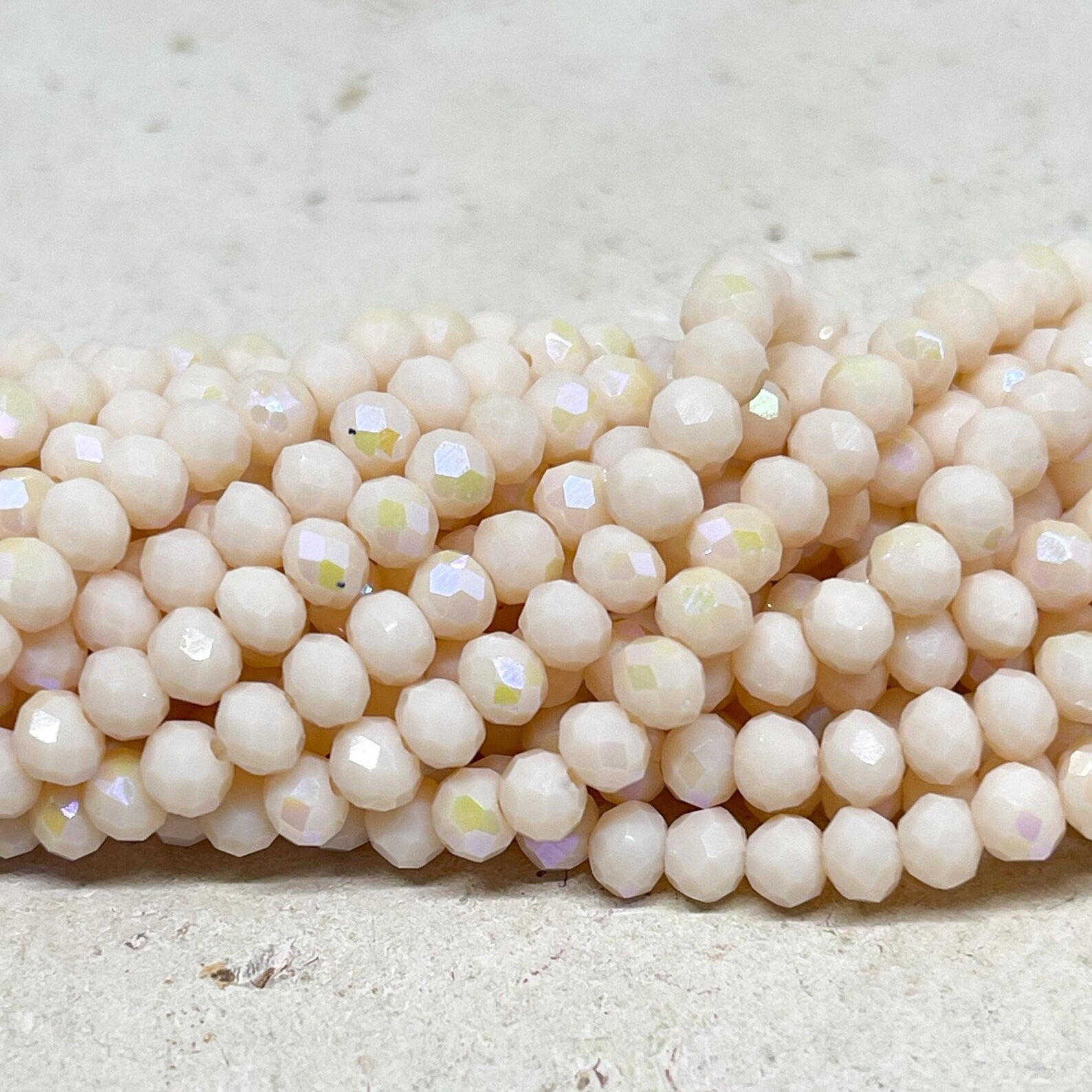 Glasperlen 4mm - Hellbeige mit Schimmer