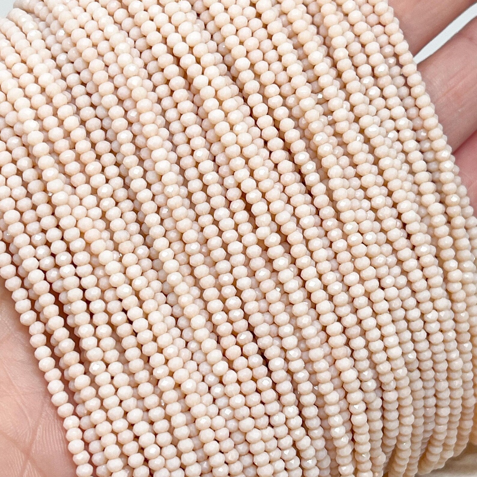 Glasschliffperlen Beige in 2mm