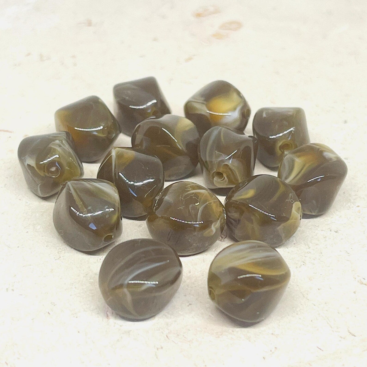 Acryl Perlen Oval 15mm x 12mm - Olivgrün