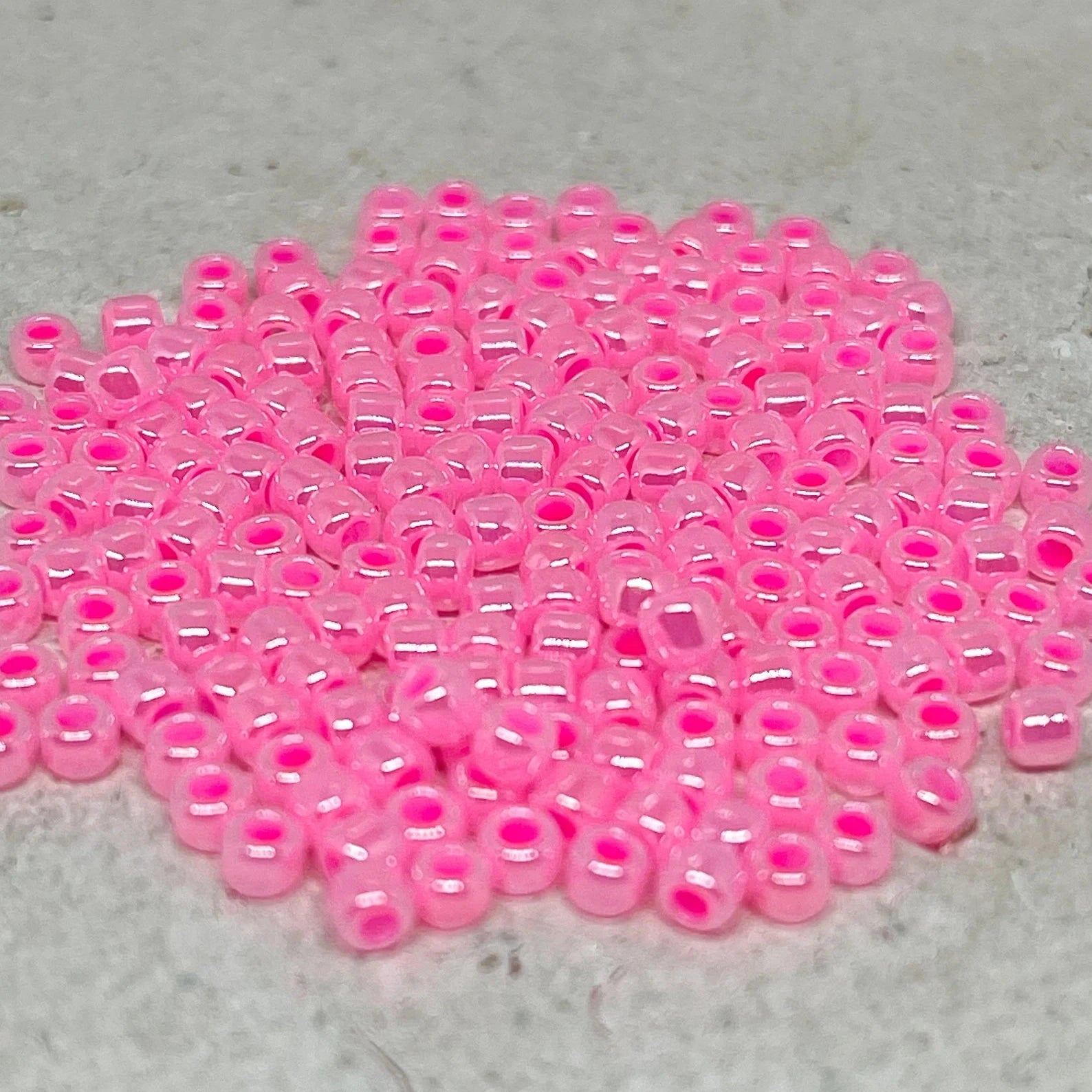TOHO Beads Perlen Rocaille 10g Nr. 910 Ceylon Hot Pink