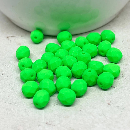 Böhmische Glasschliffperlen 50 St. 6mm Neon Grün