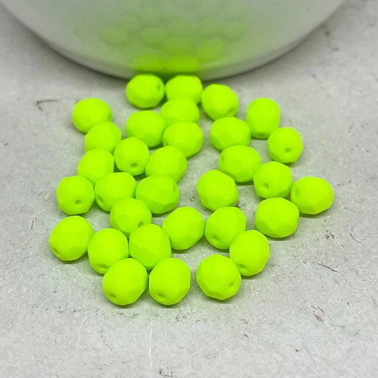 Böhmische Glasschliffperlen 50 St. 6mm Neon Olivin