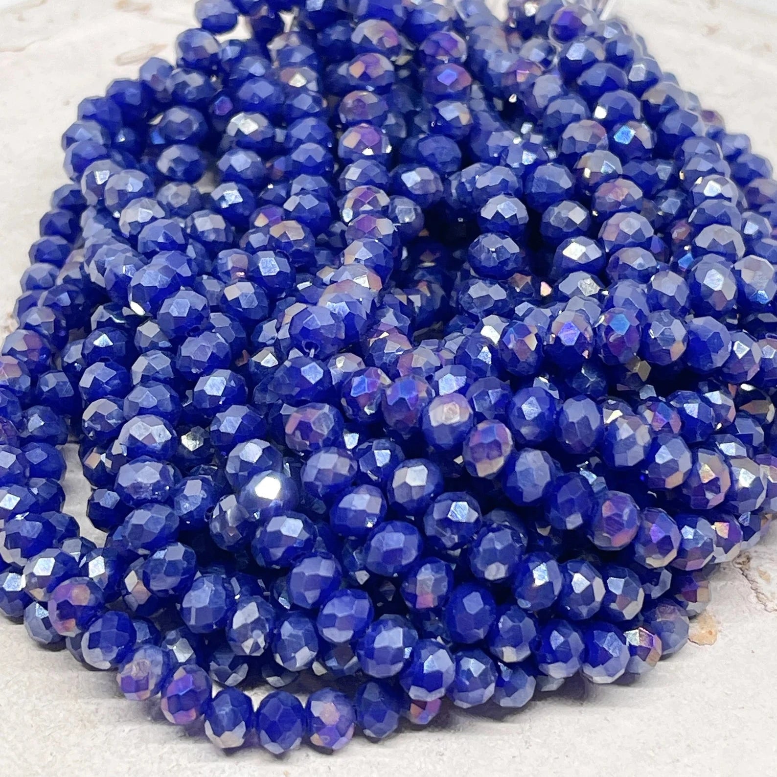 Glasperlen 6mm, Glasschliffperlen Blau Lila opak AB