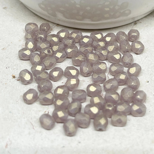 Böhmische Glasschliffperlen 4mm Sueded Medium Amethyst 100 St.