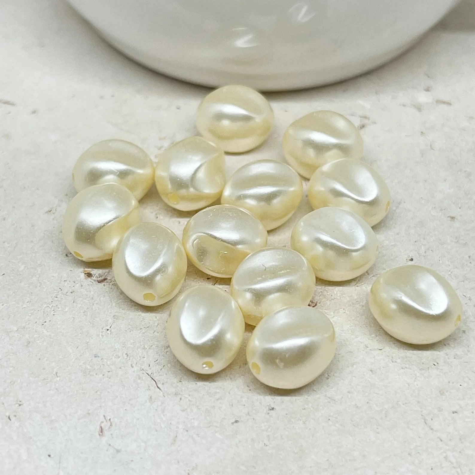 Acryl Perlen Oval Creme Weiß 30 St.