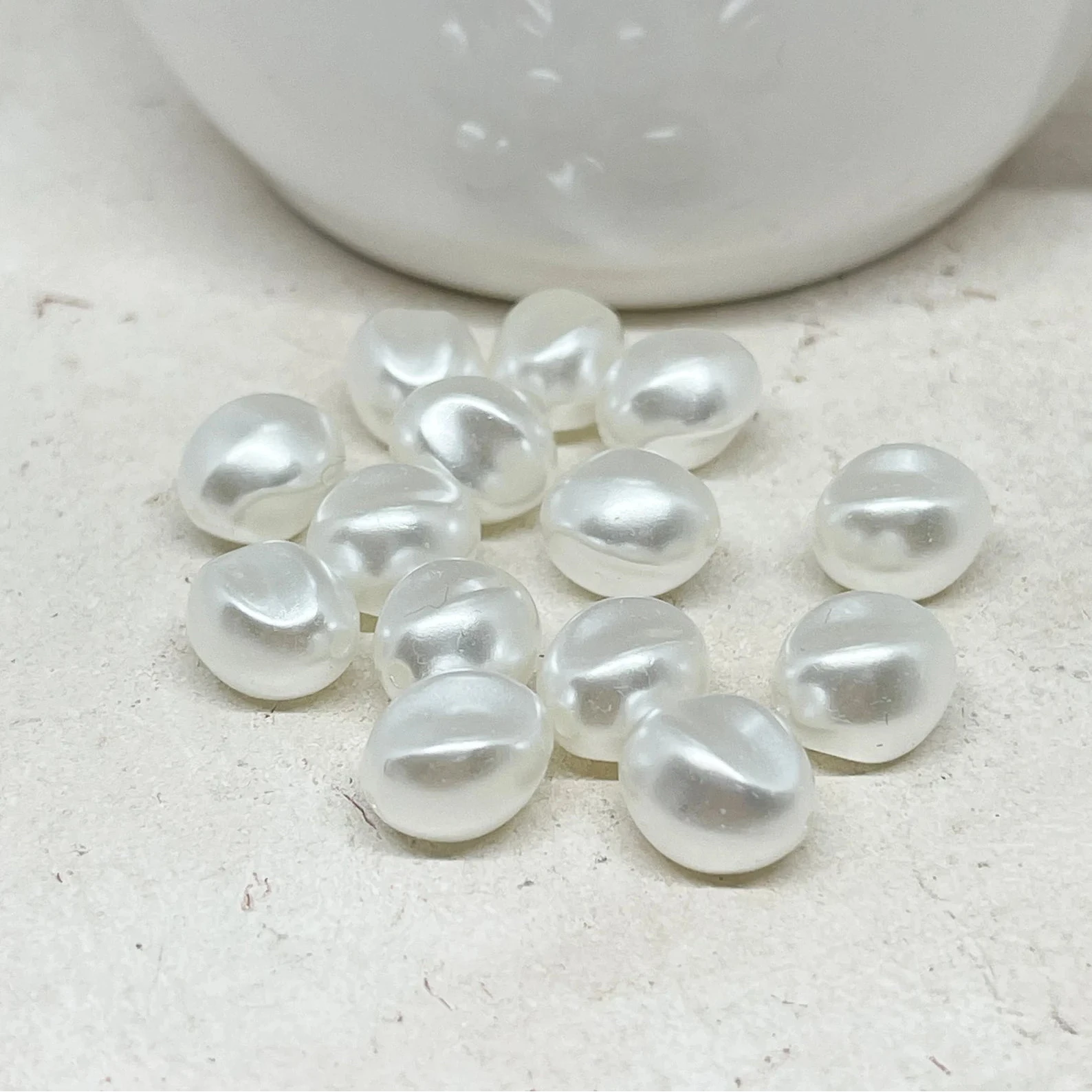 30 St. Acryl Perlen Oval Weiß Acrylperlen 11mm x 10mm
