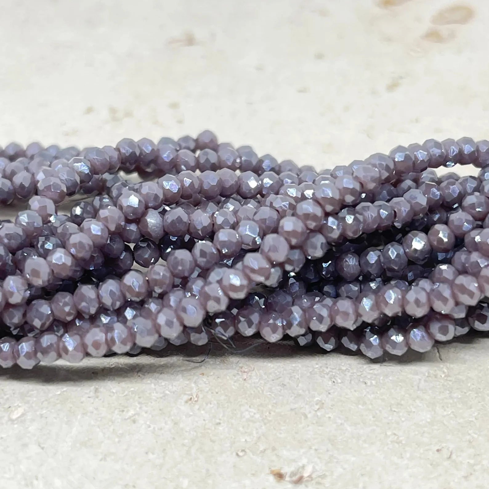 Glasperlen 2mm Glasschliffperlen - Dunkelflieder AB